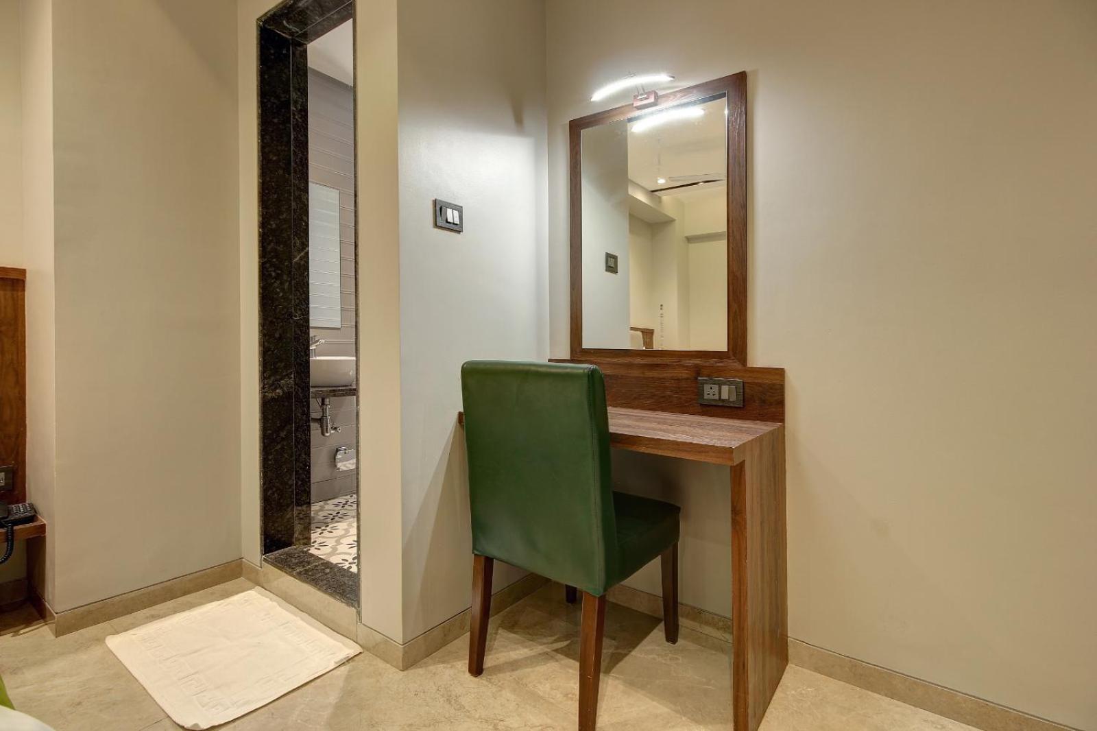 Magnus Fortune House Business Hotel , Magarpatta Mundhwa Bagian luar foto