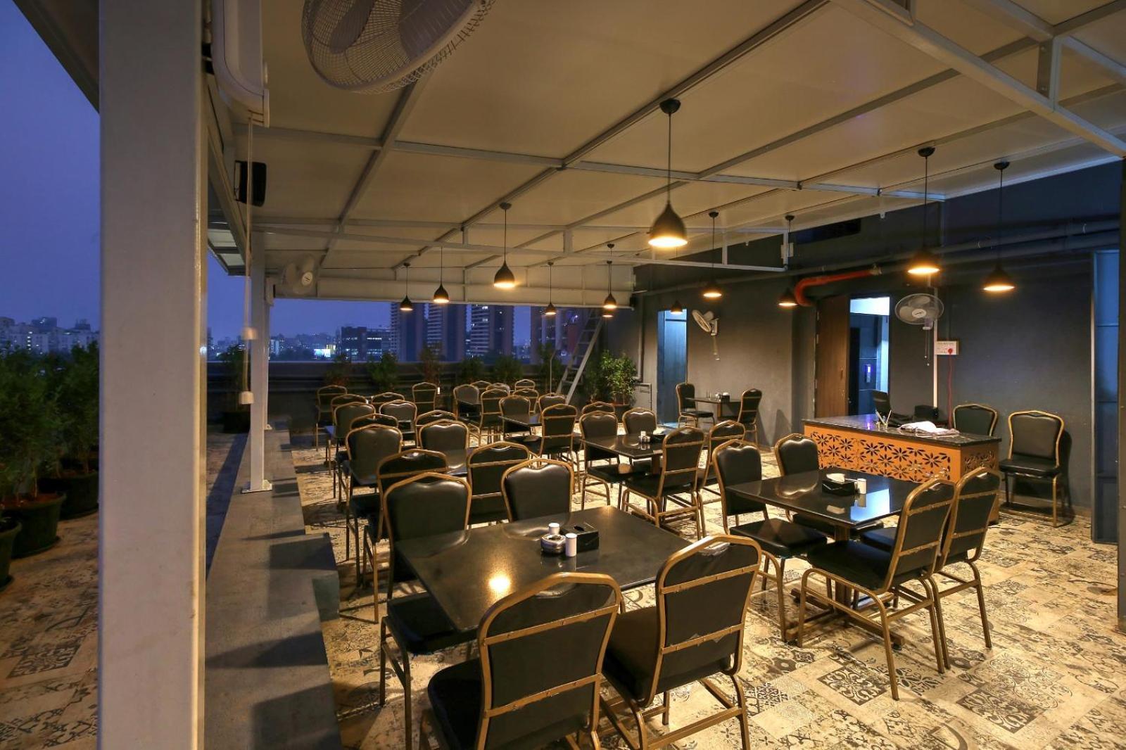 Magnus Fortune House Business Hotel , Magarpatta Mundhwa Bagian luar foto
