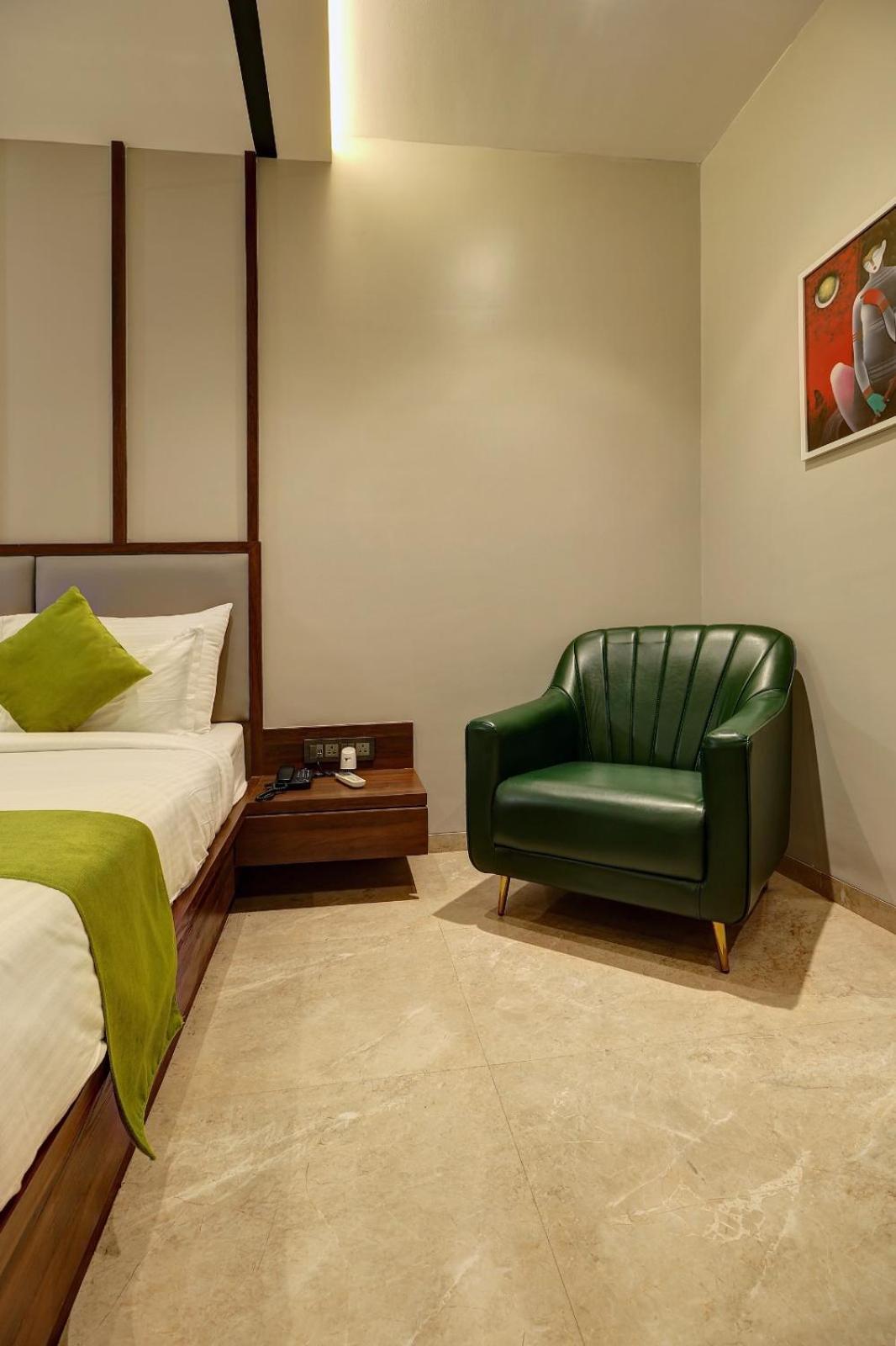 Magnus Fortune House Business Hotel , Magarpatta Mundhwa Bagian luar foto