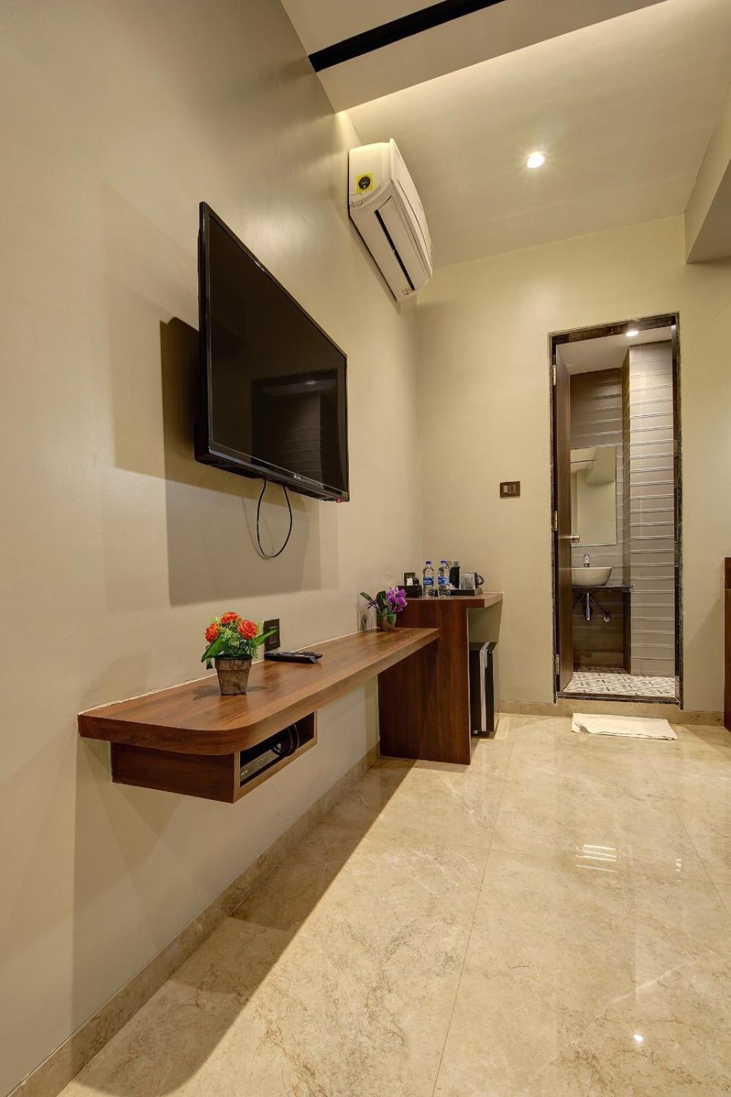 Magnus Fortune House Business Hotel , Magarpatta Mundhwa Bagian luar foto