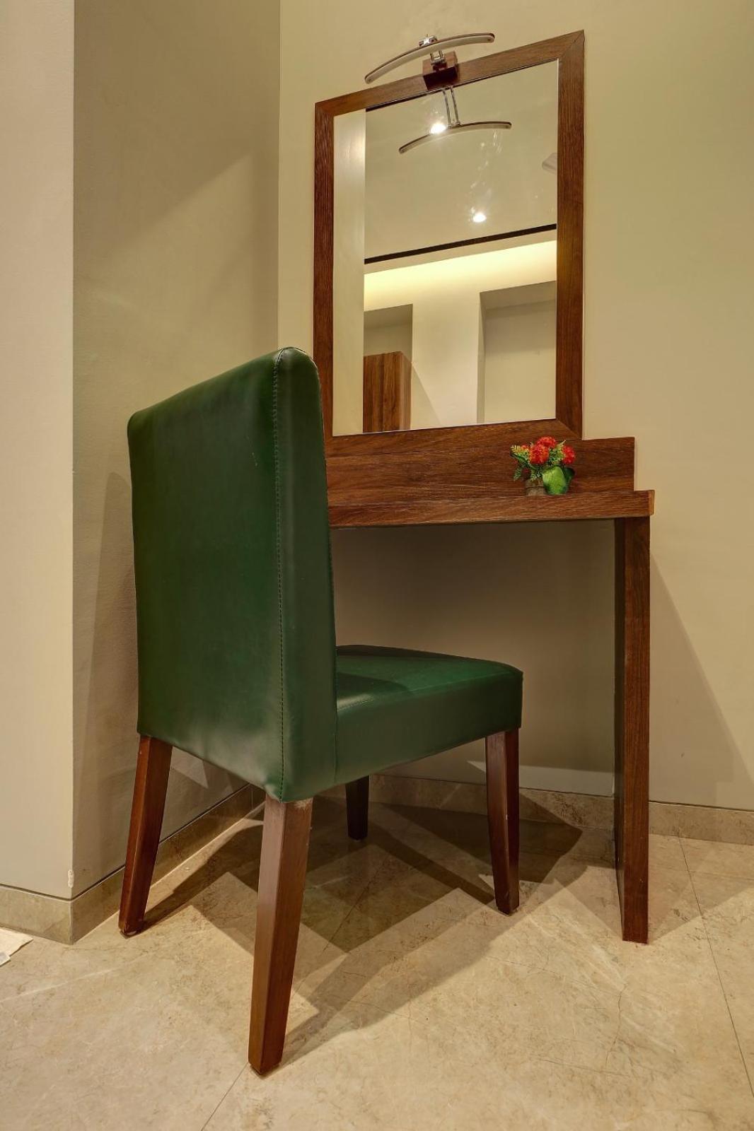 Magnus Fortune House Business Hotel , Magarpatta Mundhwa Bagian luar foto