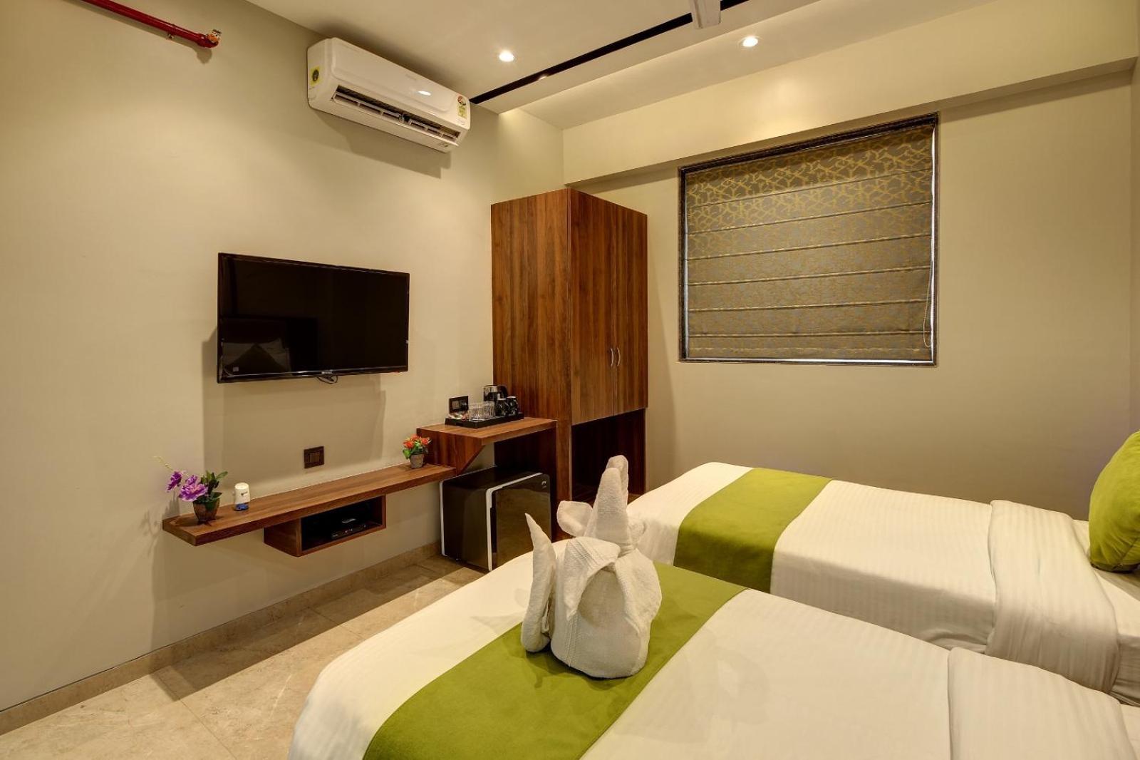 Magnus Fortune House Business Hotel , Magarpatta Mundhwa Bagian luar foto