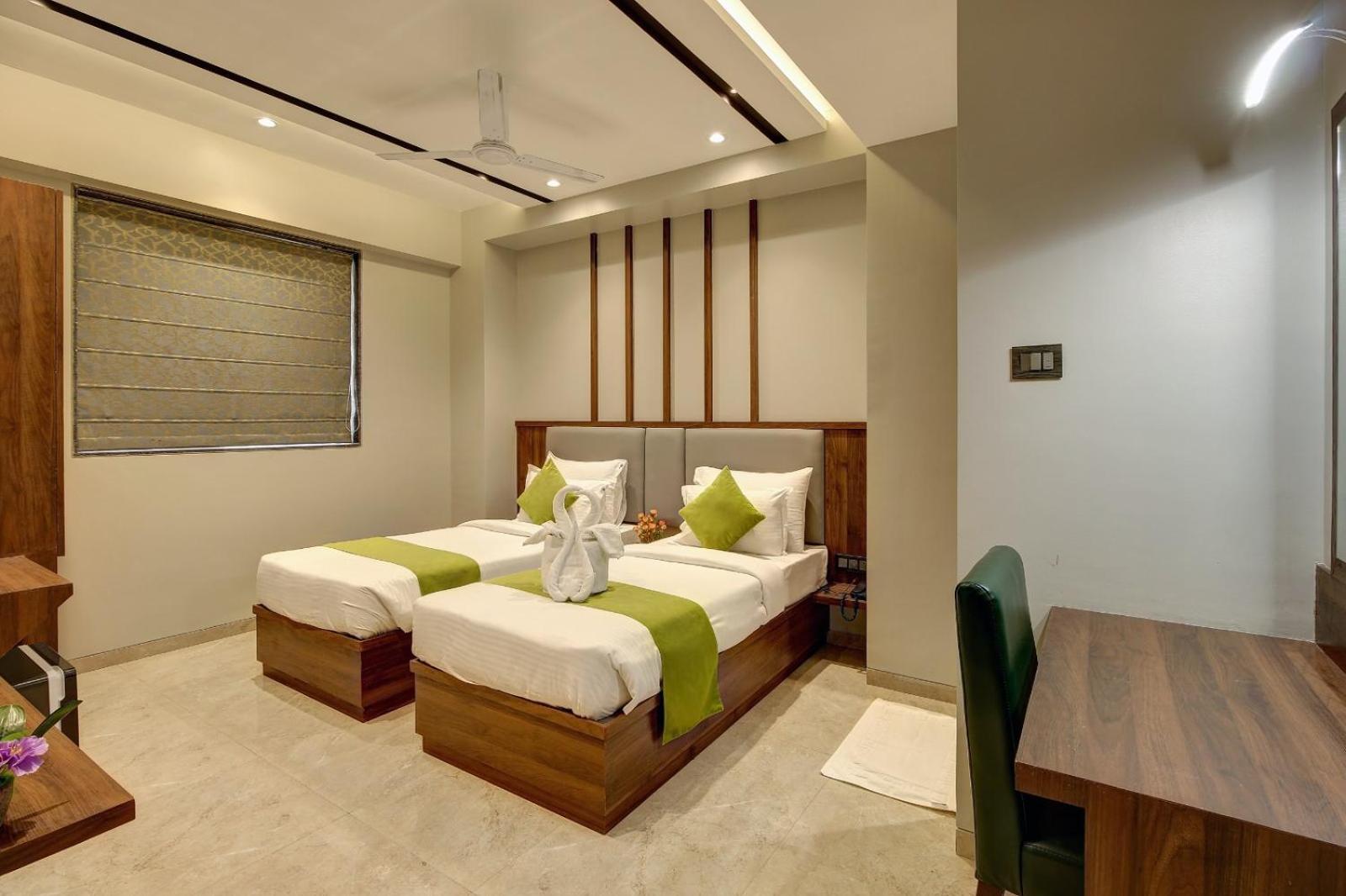 Magnus Fortune House Business Hotel , Magarpatta Mundhwa Bagian luar foto