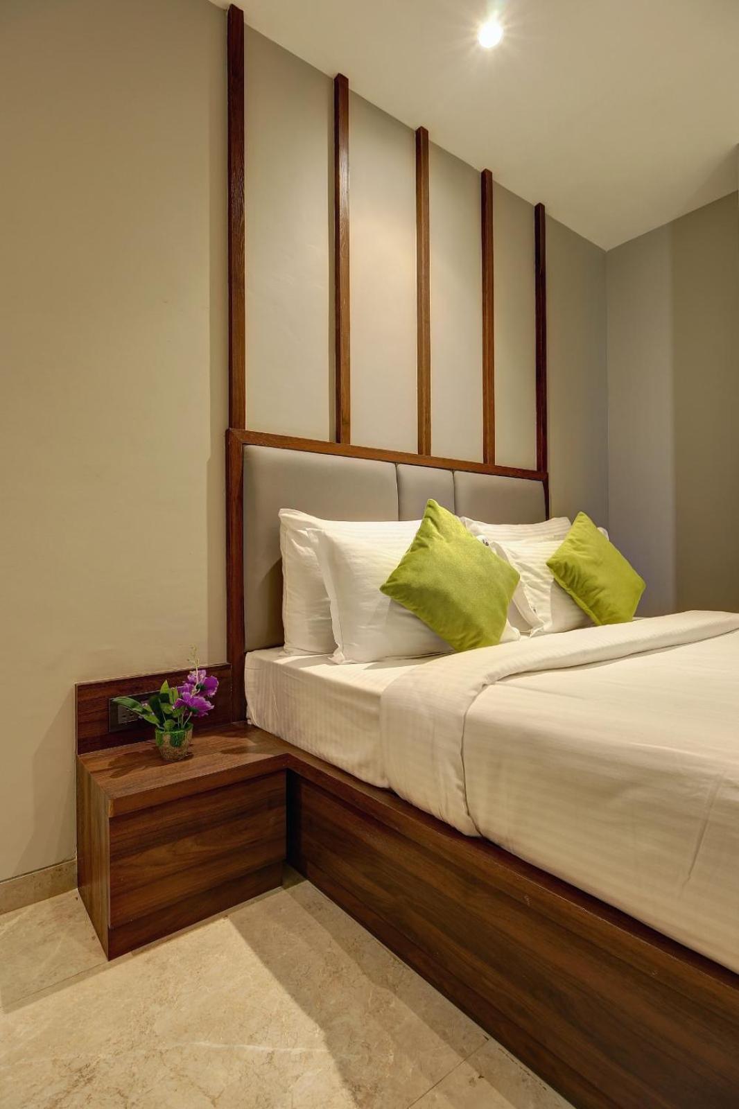 Magnus Fortune House Business Hotel , Magarpatta Mundhwa Bagian luar foto