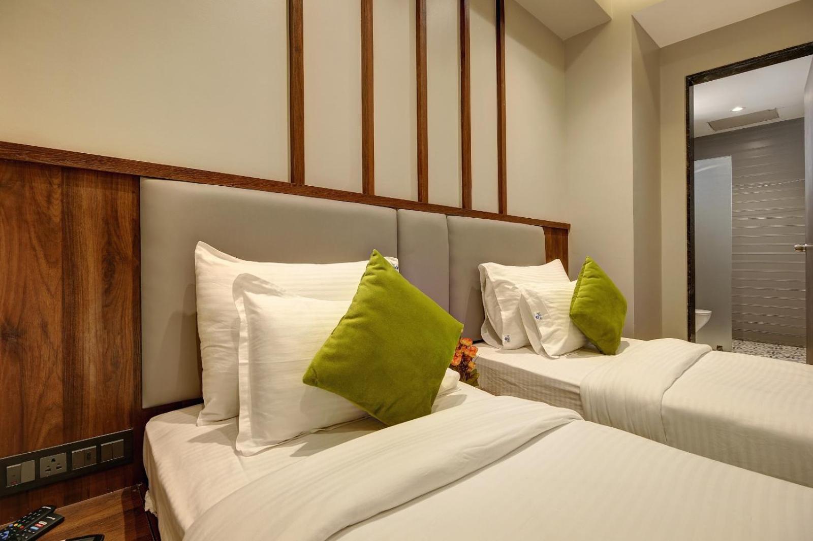 Magnus Fortune House Business Hotel , Magarpatta Mundhwa Bagian luar foto