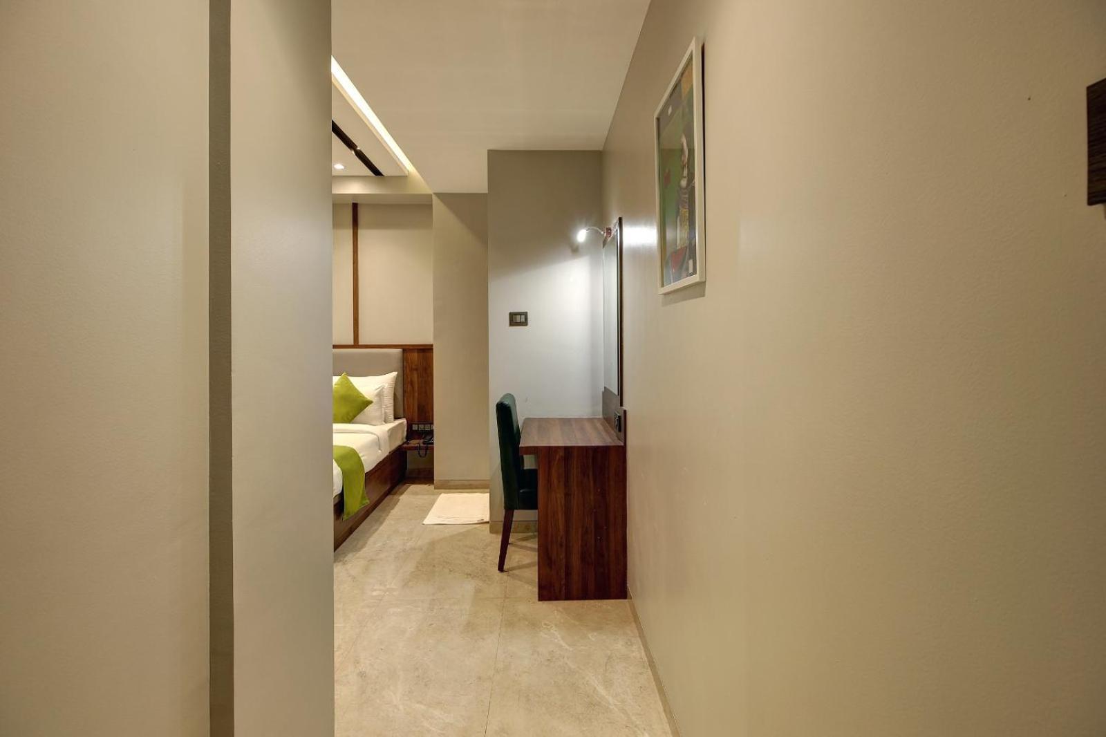 Magnus Fortune House Business Hotel , Magarpatta Mundhwa Bagian luar foto