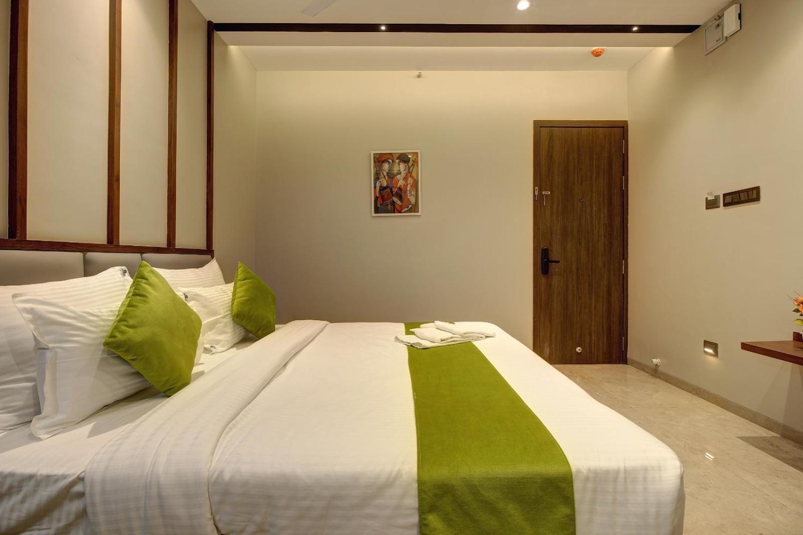 Magnus Fortune House Business Hotel , Magarpatta Mundhwa Bagian luar foto