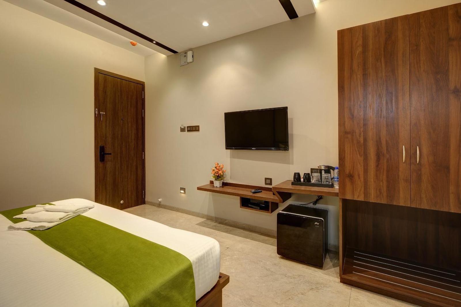 Magnus Fortune House Business Hotel , Magarpatta Mundhwa Bagian luar foto