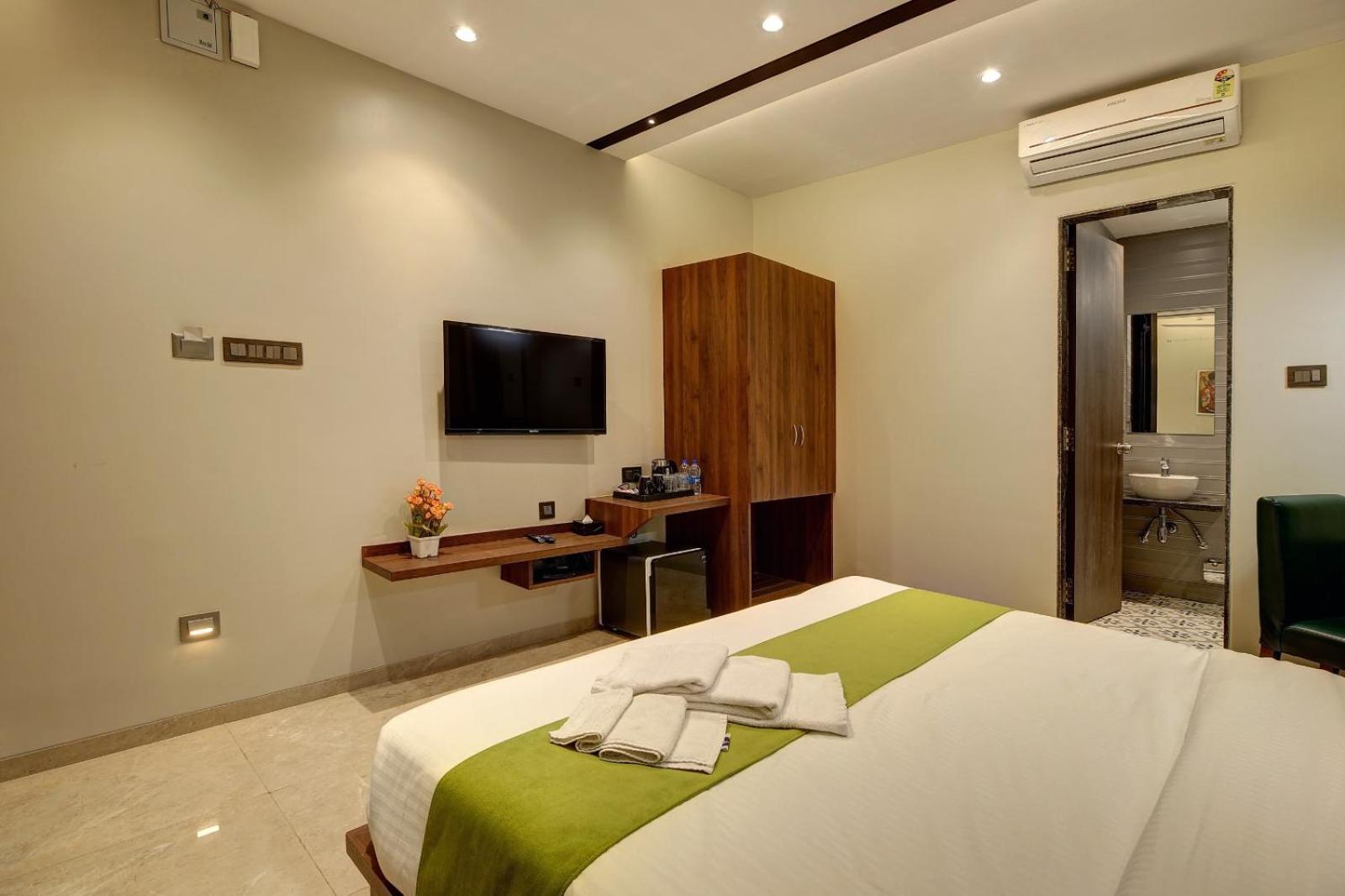 Magnus Fortune House Business Hotel , Magarpatta Mundhwa Bagian luar foto