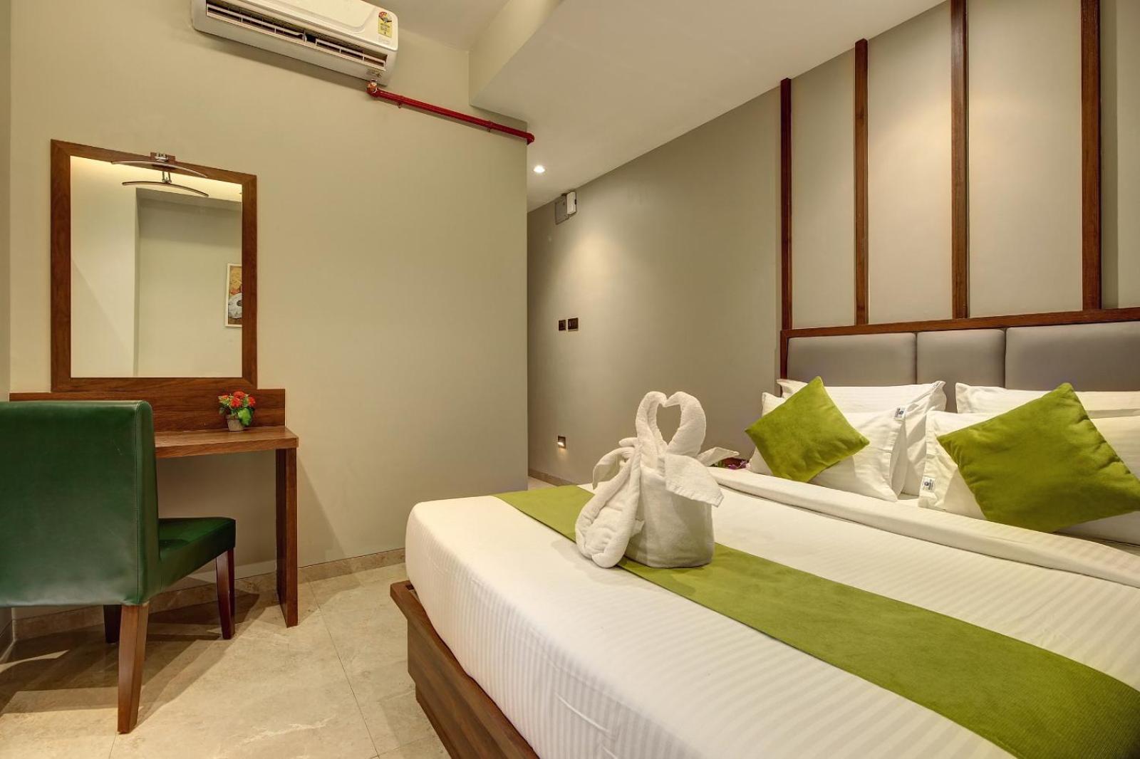 Magnus Fortune House Business Hotel , Magarpatta Mundhwa Bagian luar foto