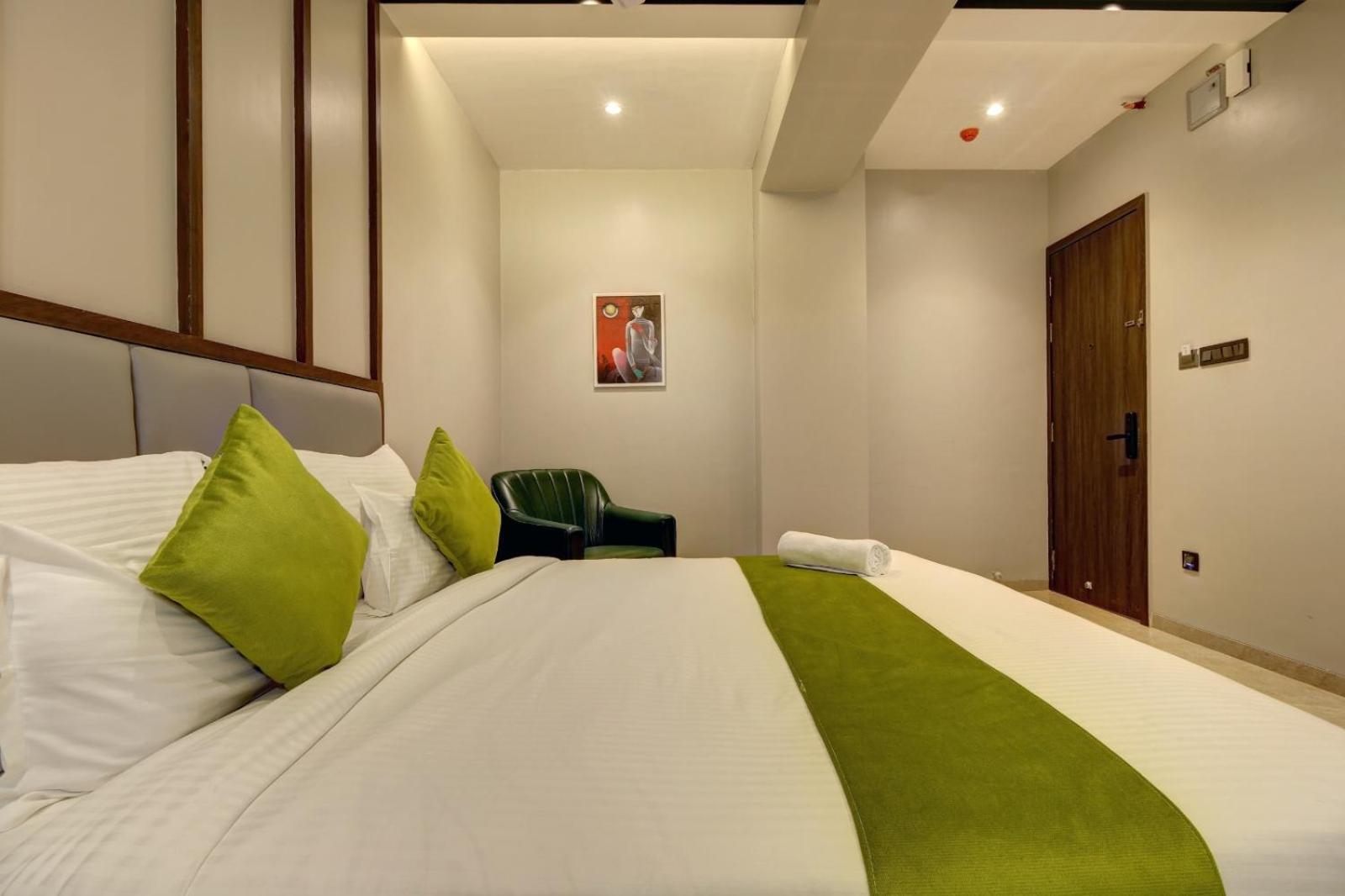 Magnus Fortune House Business Hotel , Magarpatta Mundhwa Bagian luar foto