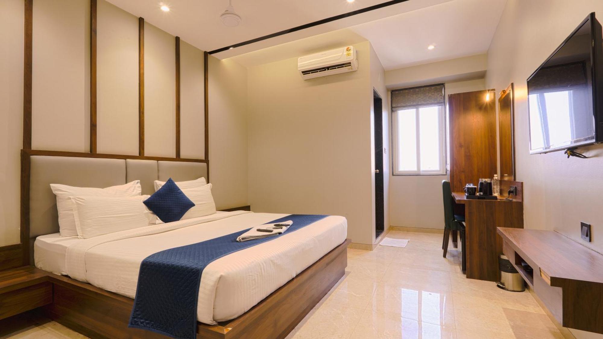 Magnus Fortune House Business Hotel , Magarpatta Mundhwa Bagian luar foto